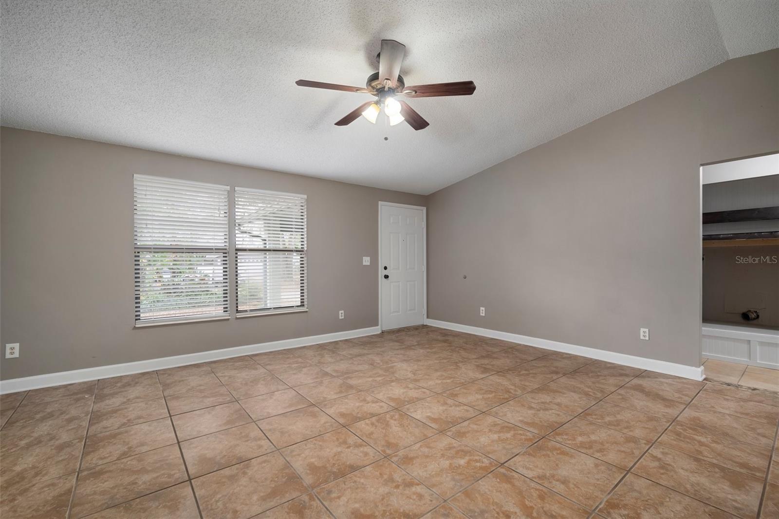 Photo 4 of 505 EMBERWOOD DR