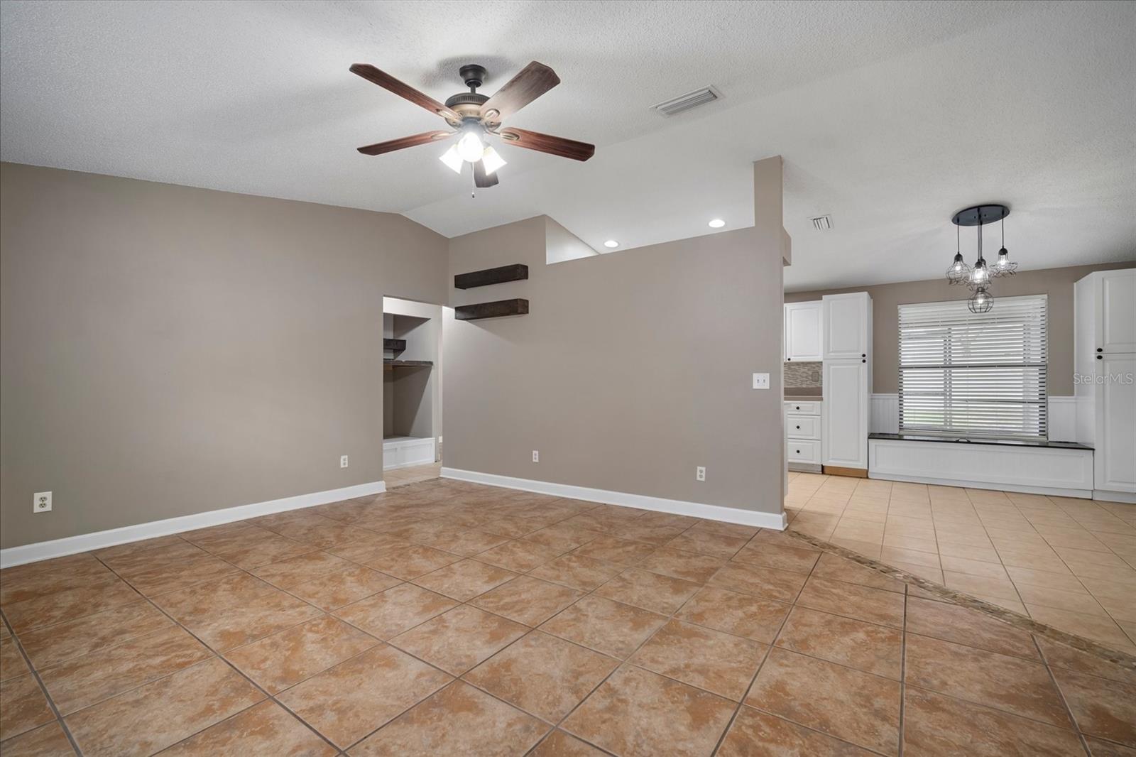 Photo 5 of 505 EMBERWOOD DR