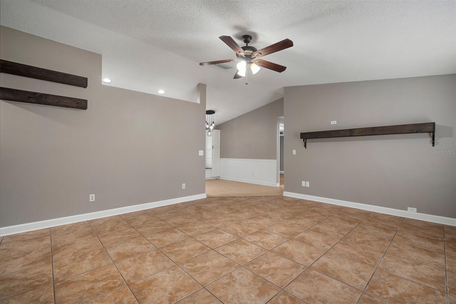 Photo 6 of 505 EMBERWOOD DR