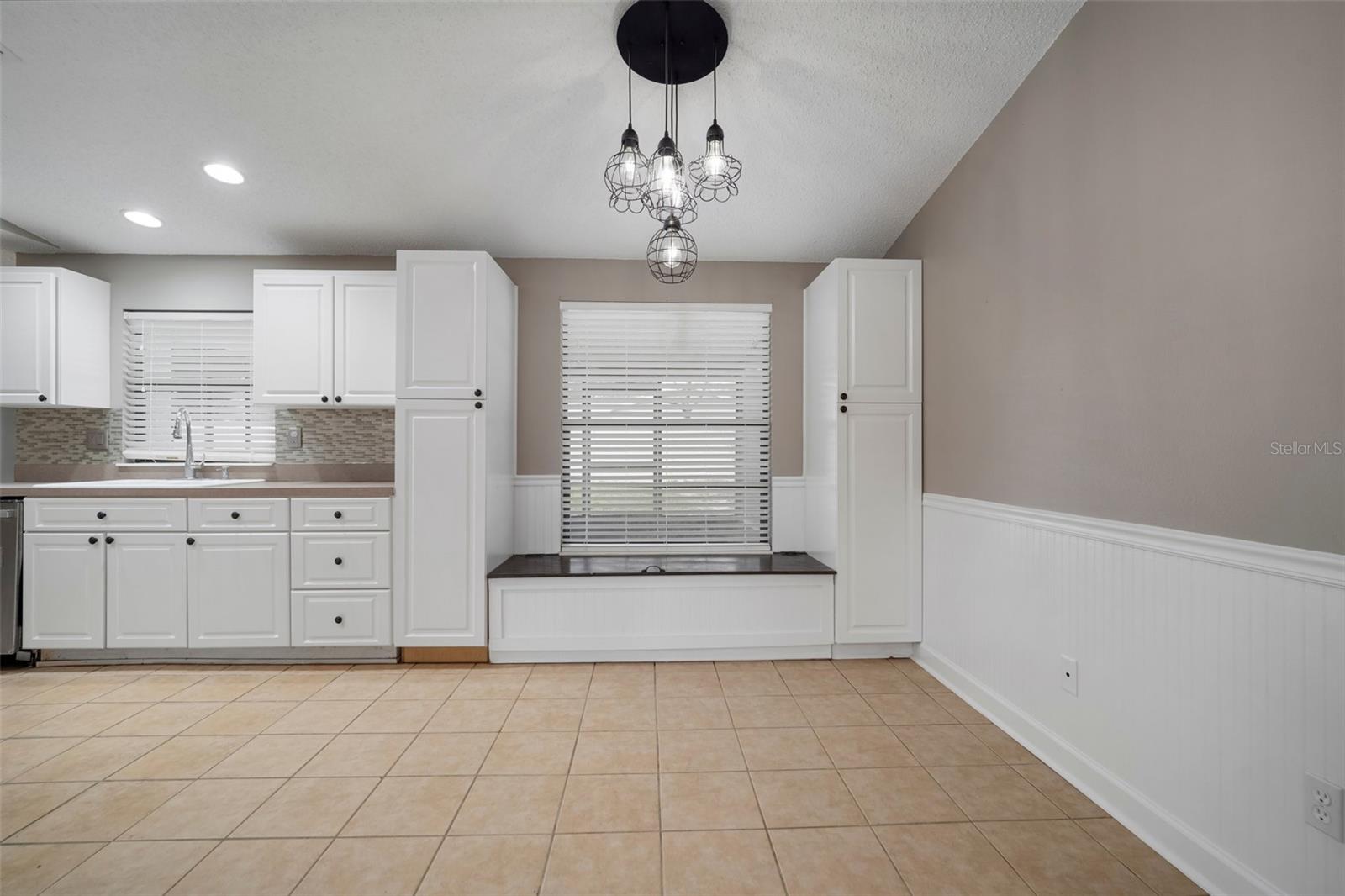 Photo 7 of 505 EMBERWOOD DR