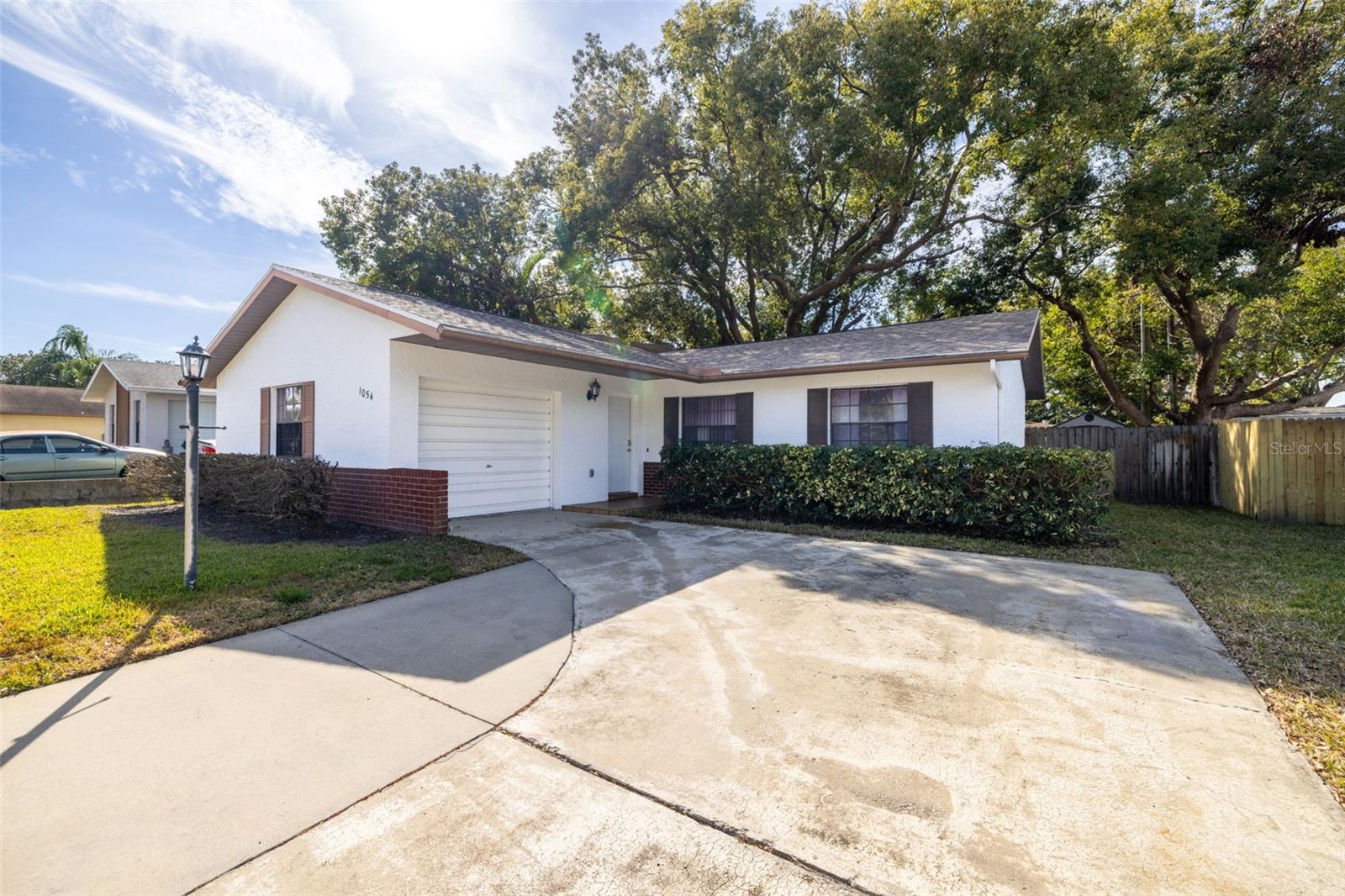 Photo of 1054 OAKWOOD DR