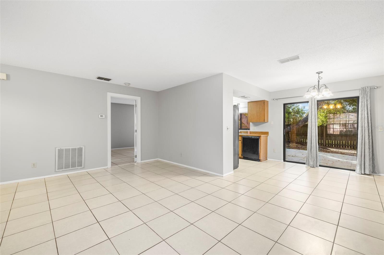 Photo 3 of 1054 OAKWOOD DR