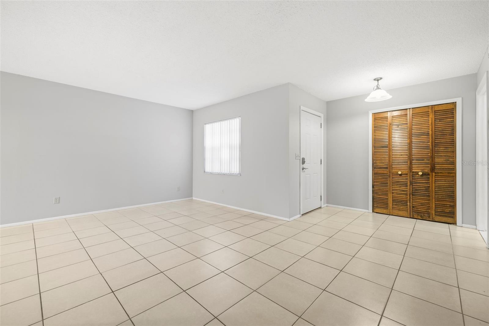 Photo 4 of 1054 OAKWOOD DR