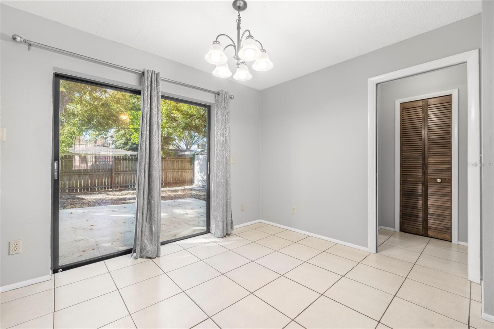 Photo 5 of 1054 OAKWOOD DR