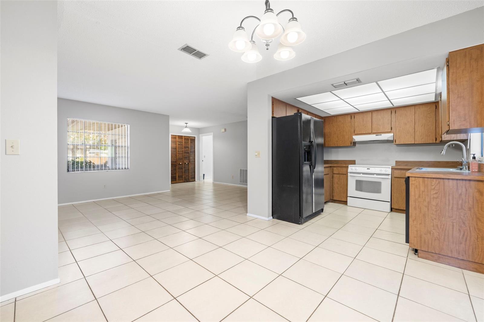 Photo 6 of 1054 OAKWOOD DR