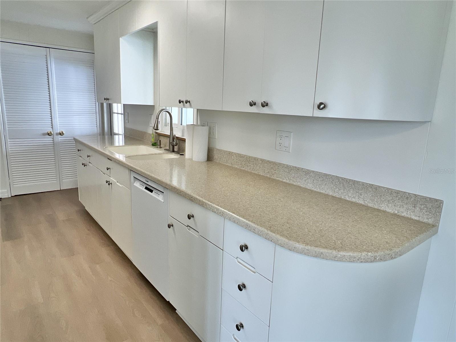 Photo 4 of 641 MOUNT LANCASTER AVE NE #637