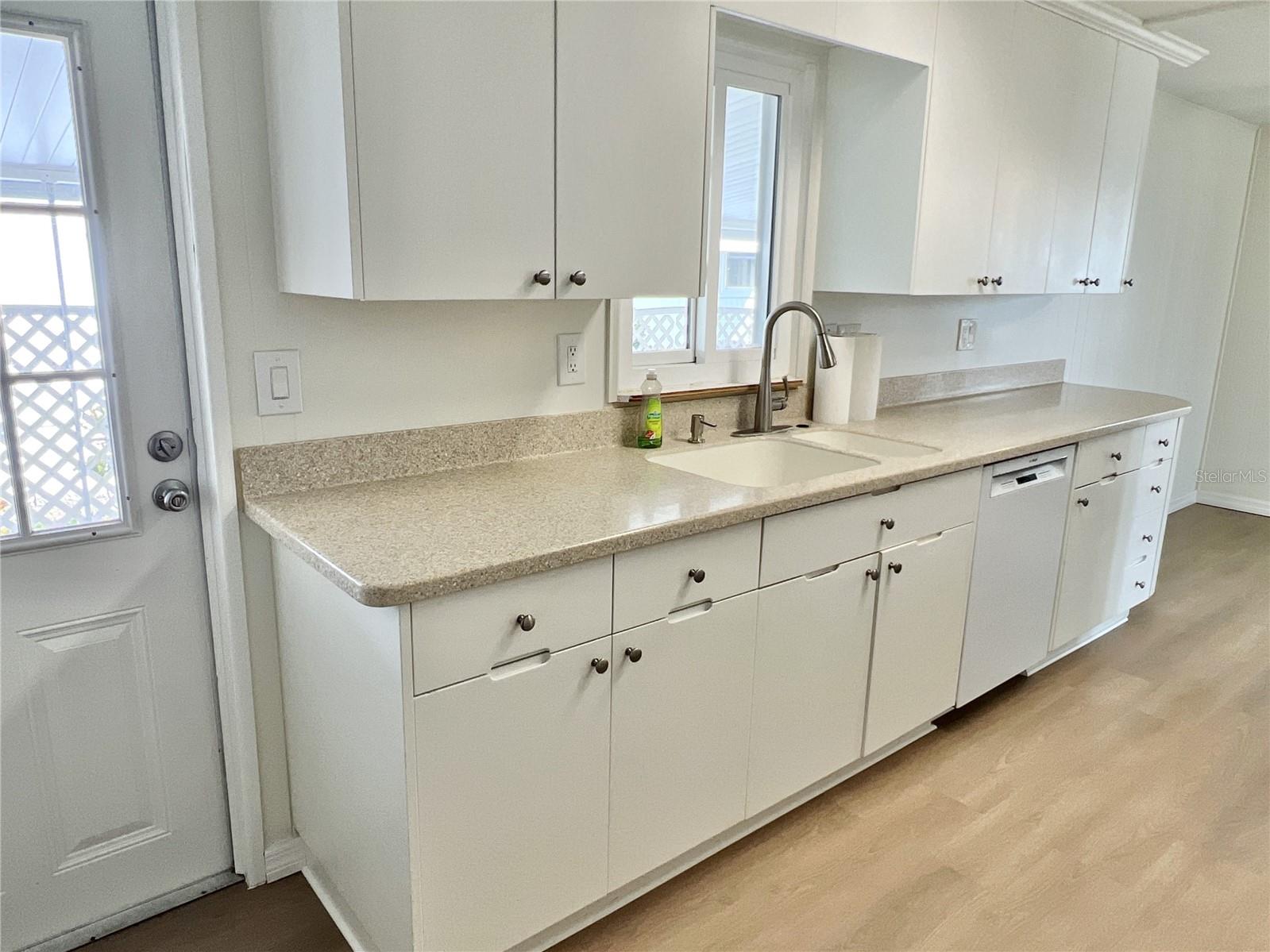 Photo 6 of 641 MOUNT LANCASTER AVE NE #637