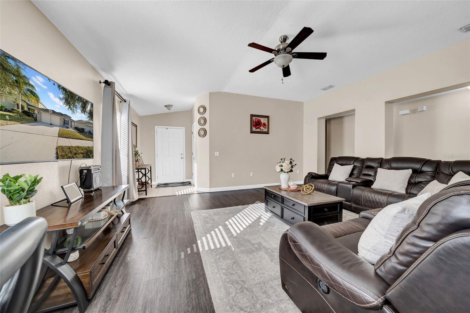 Photo 5 of 10458 RIVER BREAM DR