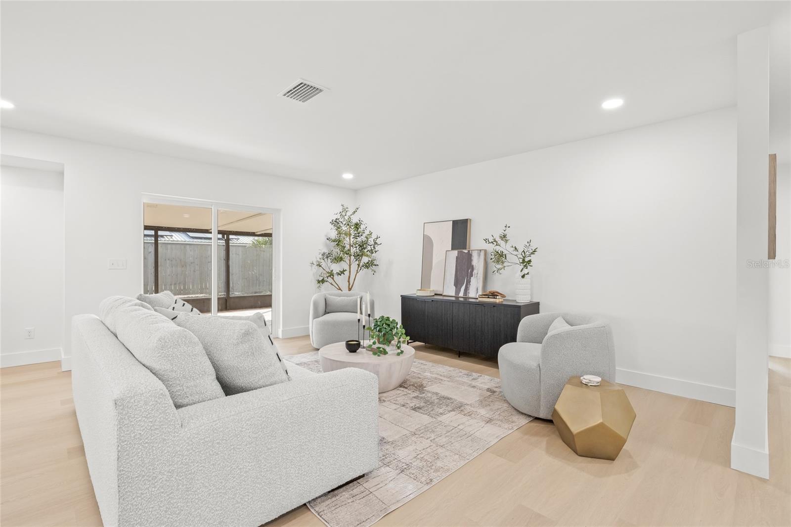 Photo 4 of 15806 SPRING CREST CIR