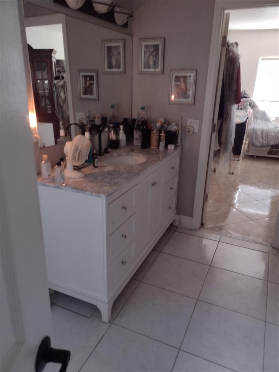 Photo 4 of 14310 N BAYSHORE DR