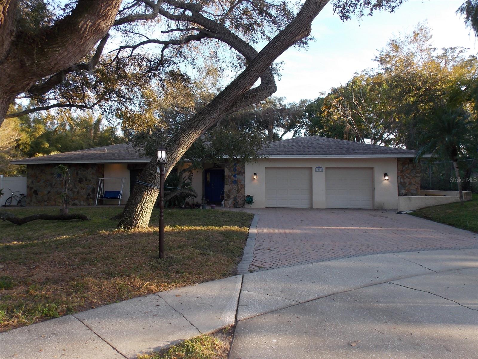 Photo of 2046 WINDING OAKS DR