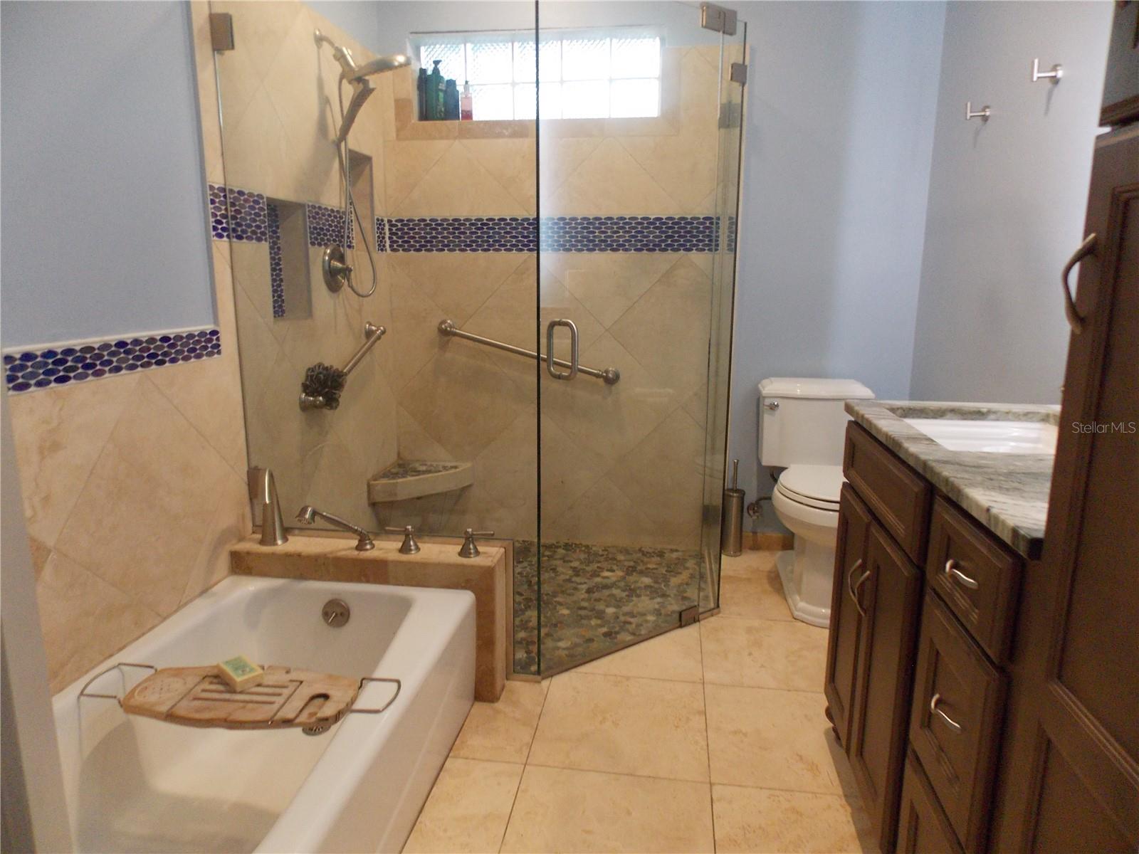 Photo 5 of 2046 WINDING OAKS DR