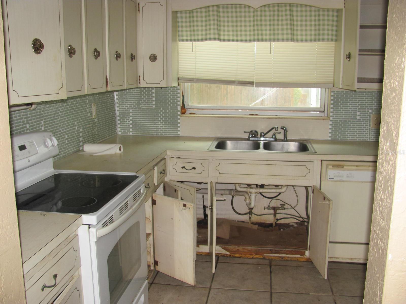 Photo 3 of 6720 HIBISCUS AVE S