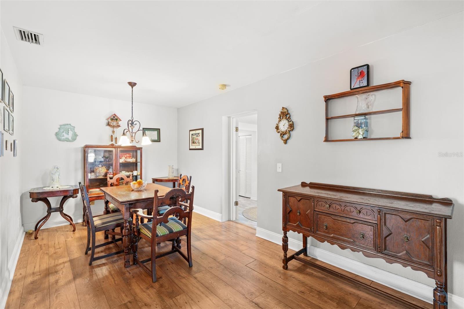 Photo 5 of 1720 HAMPTON LN