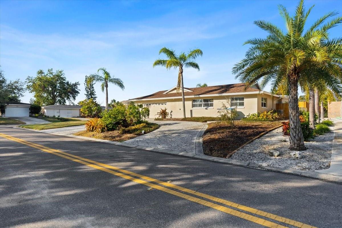 Photo 4 of 4001 HARBOR HILLS DR