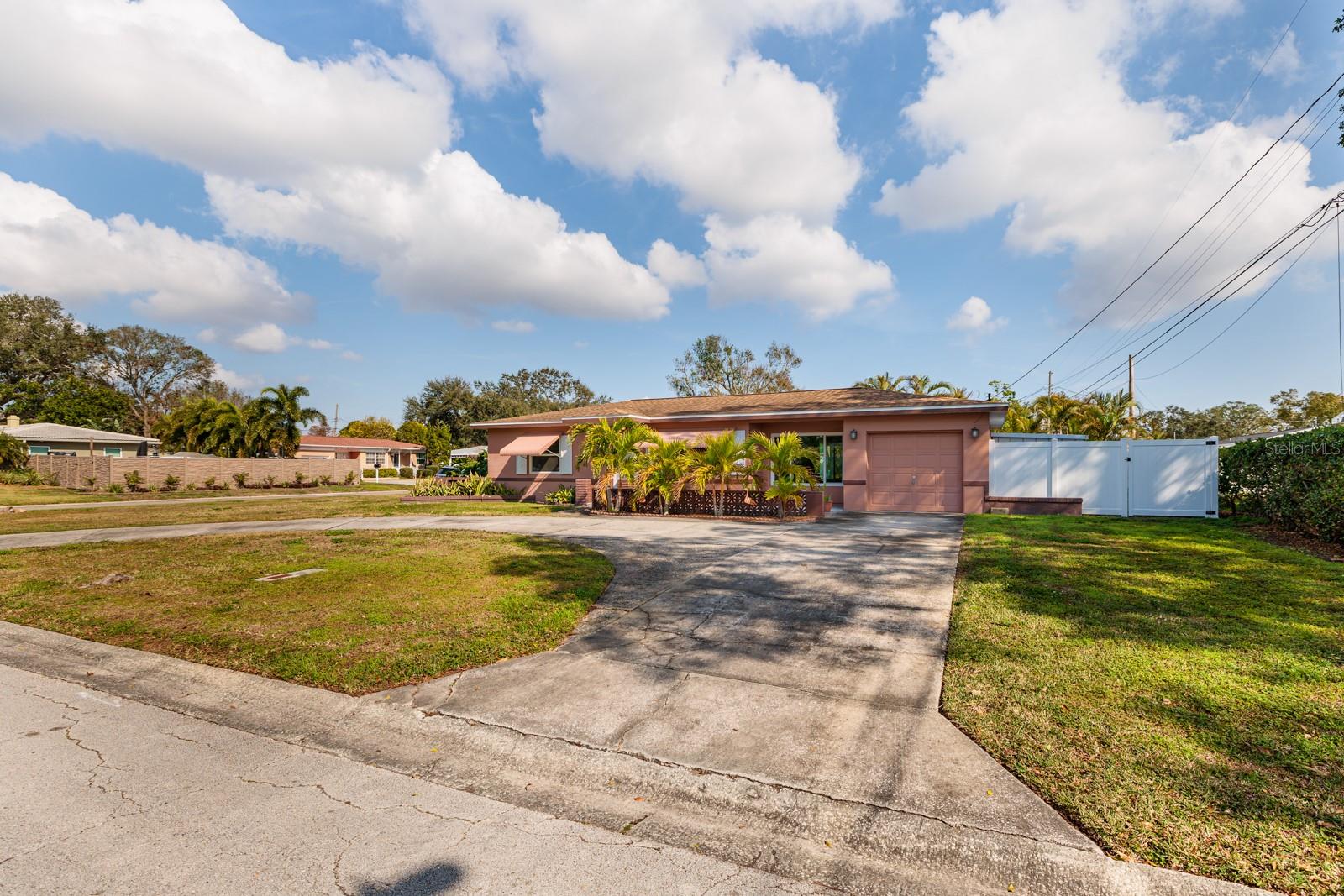 Photo 4 of 2351 LESLEE LAKE DR N