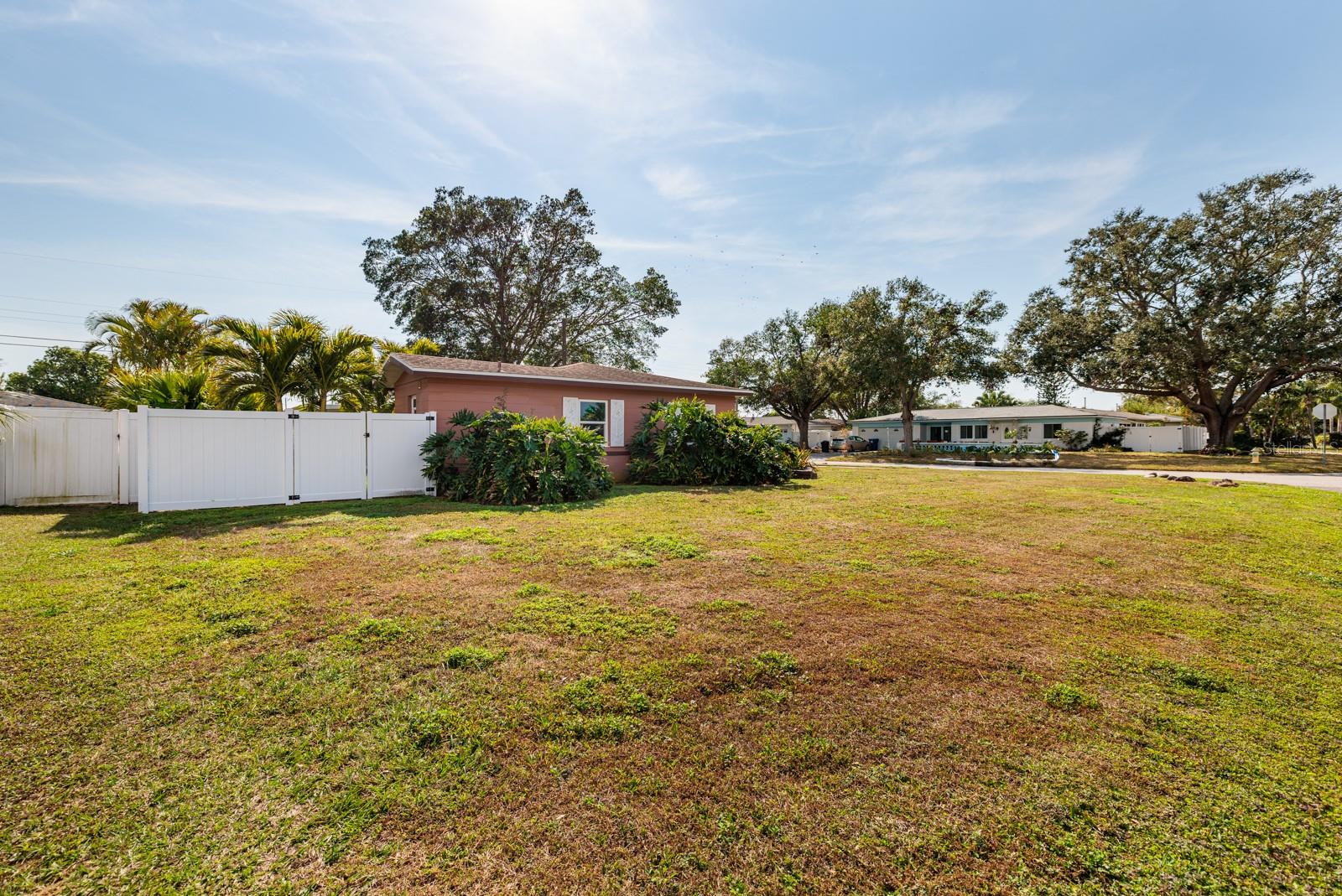 Photo 7 of 2351 LESLEE LAKE DR N