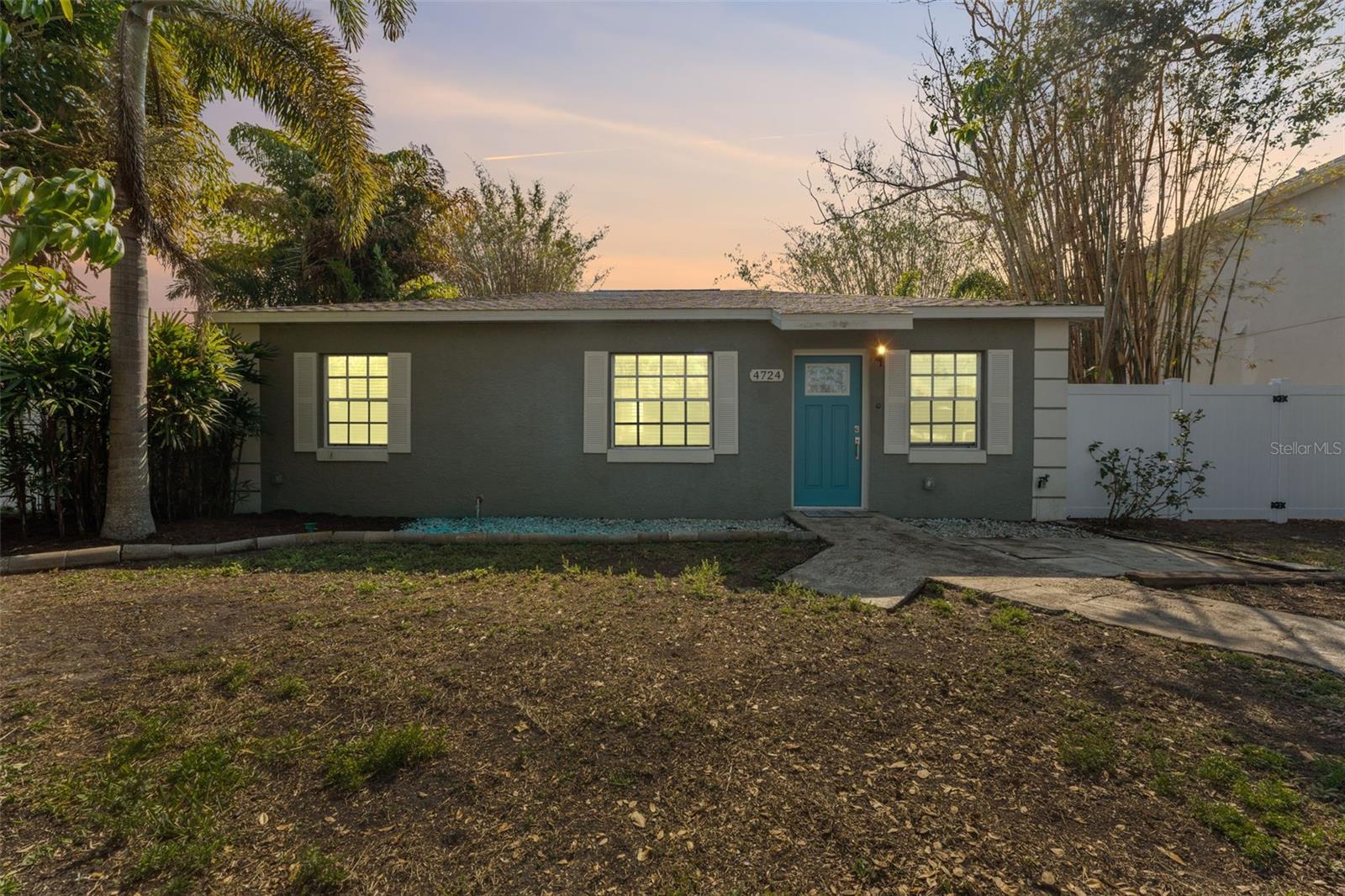 Photo 3 of 4724 W LAWN AVE
