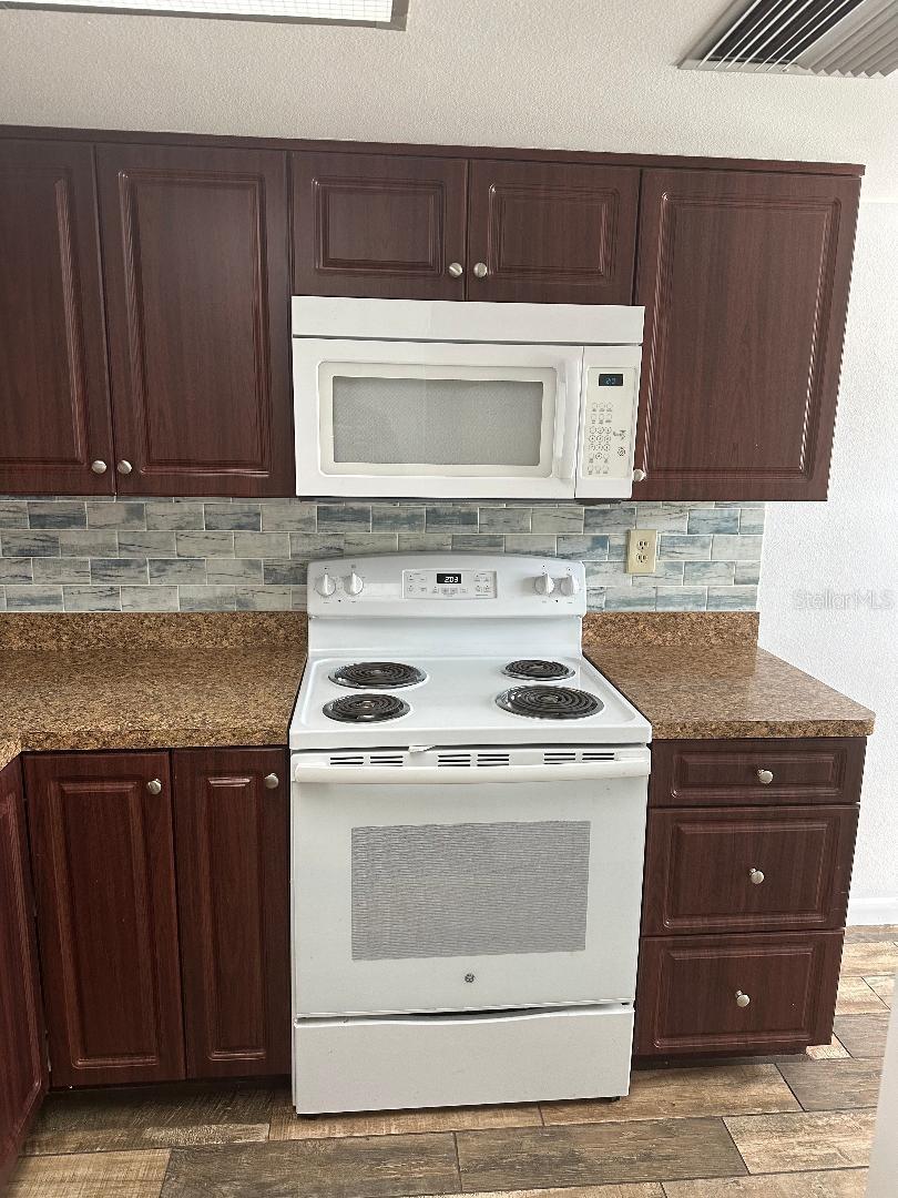 Photo 3 of 3411 TEESIDE DR #3411