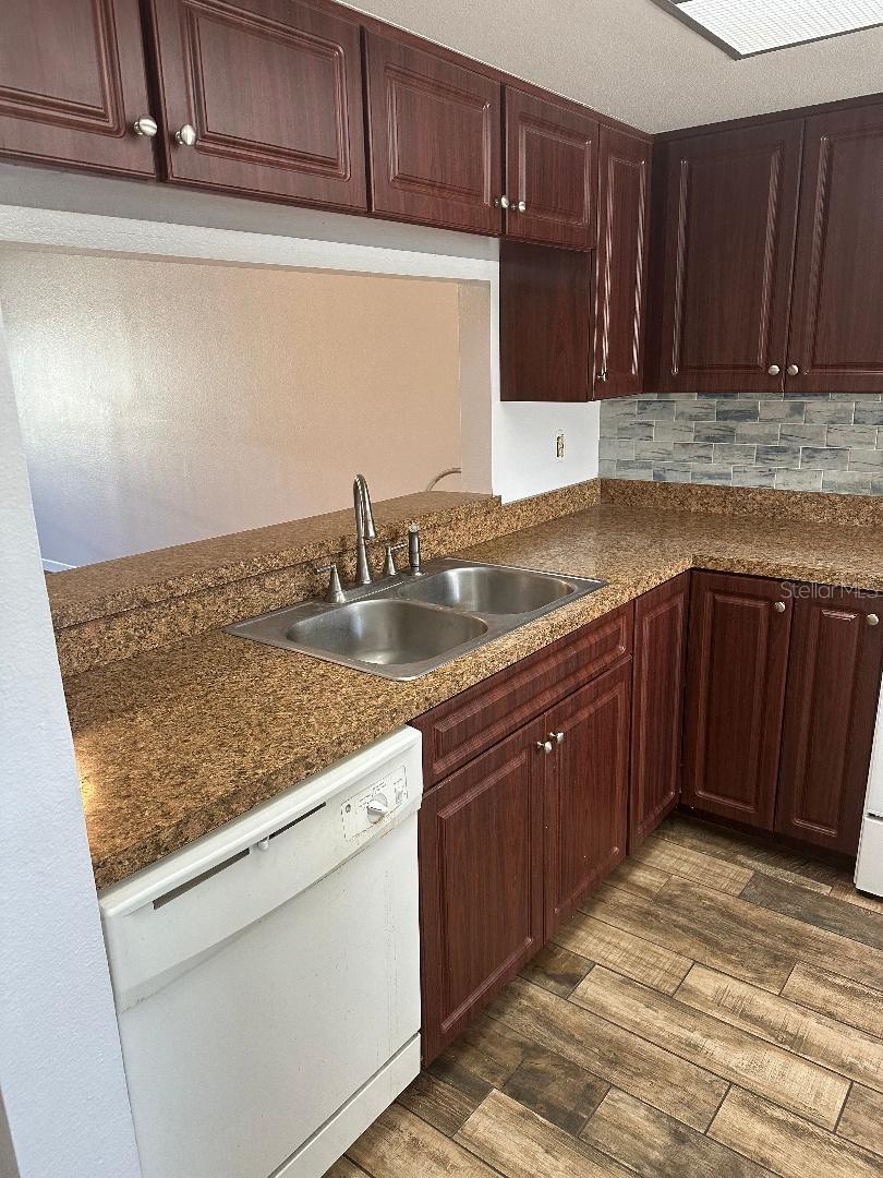 Photo 4 of 3411 TEESIDE DR #3411