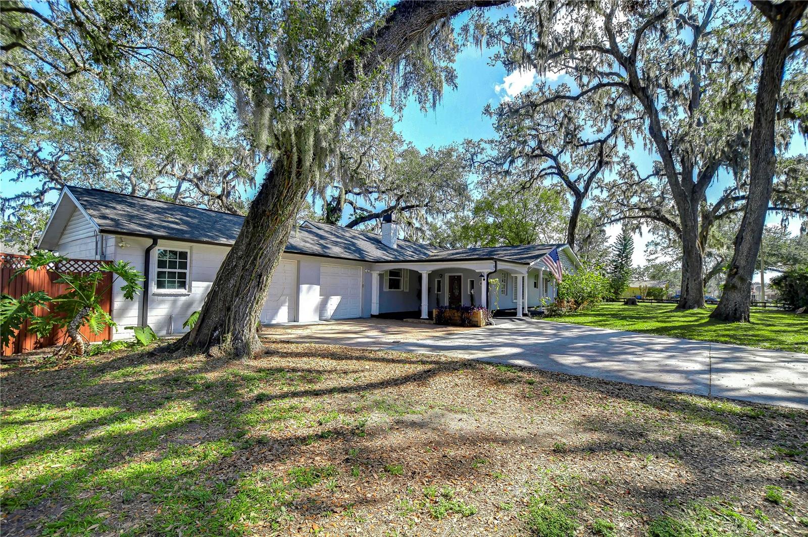Photo 3 of 801 TIMBER POND DR