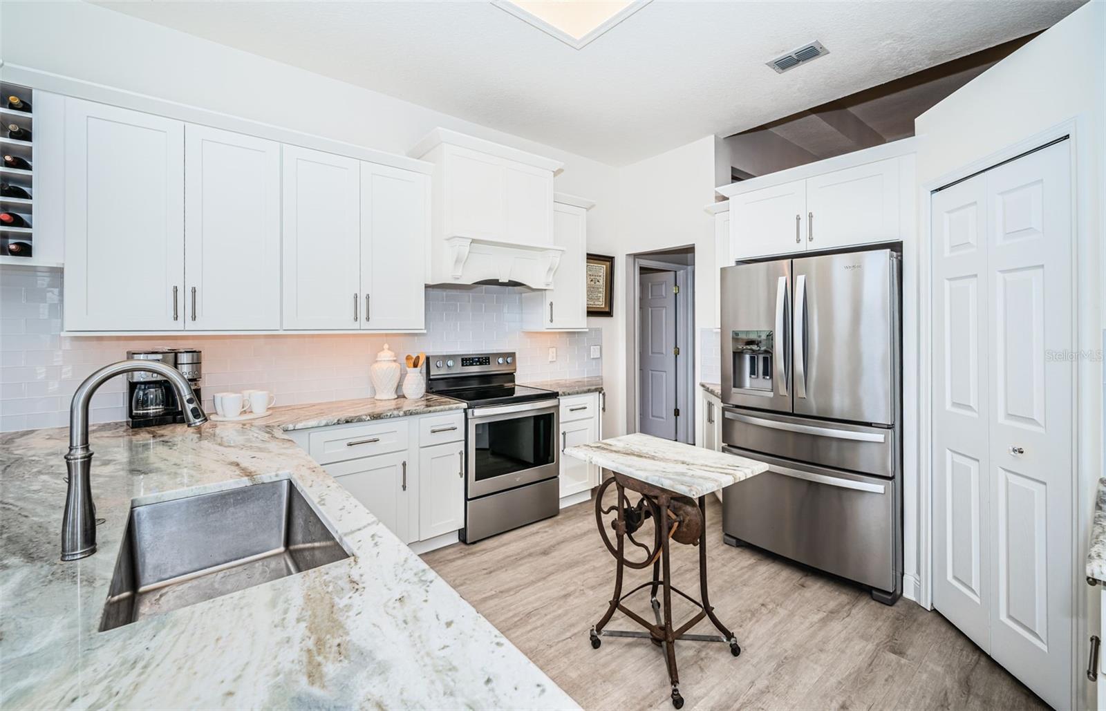 Photo 6 of 4754 STONEVIEW CIR