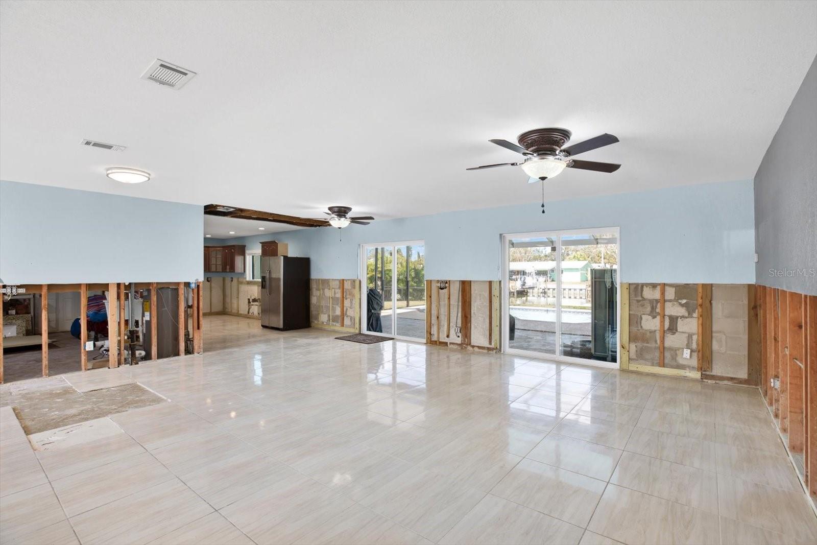 Photo 3 of 8421 FLAGSTONE DR