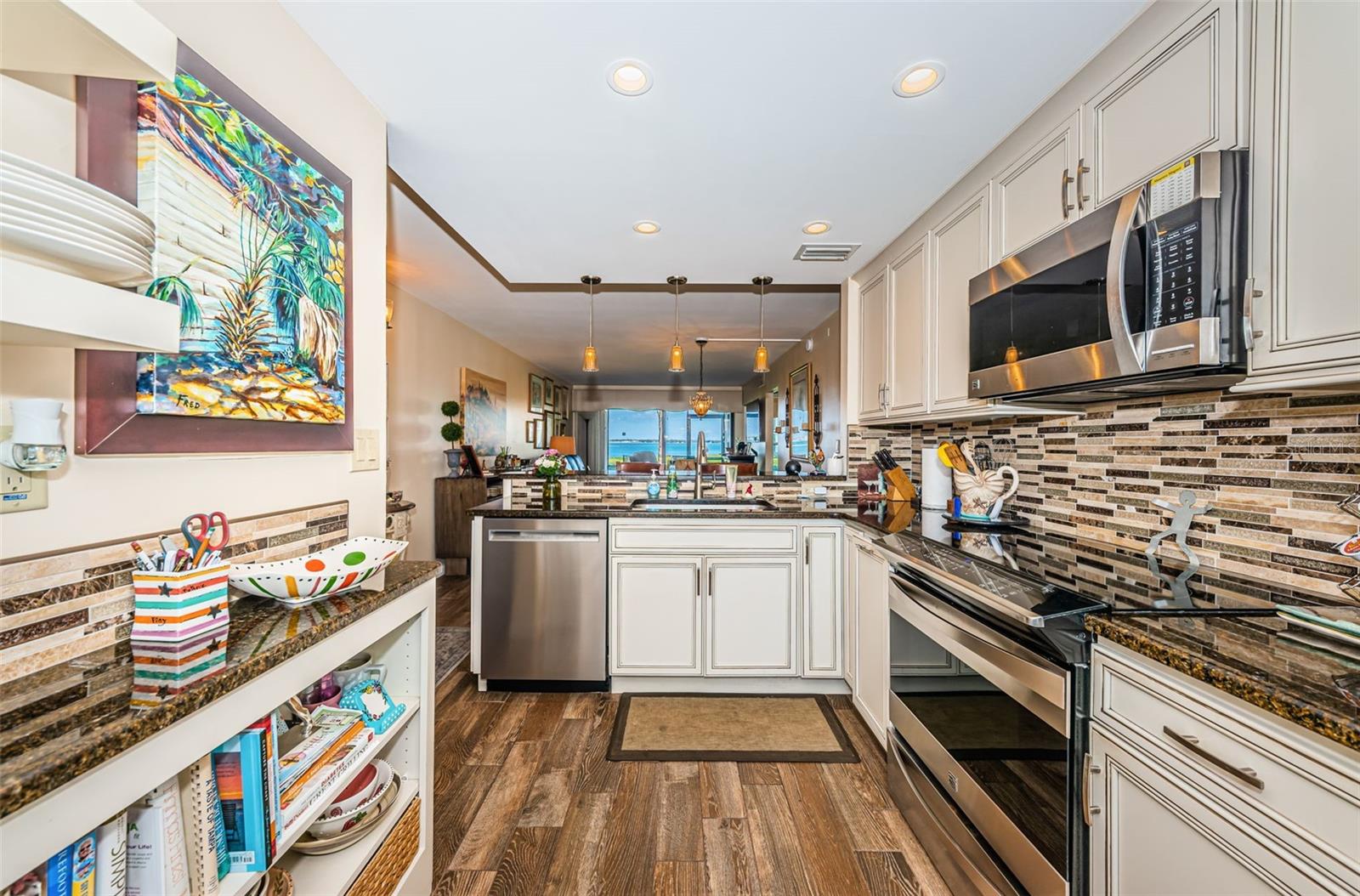 Photo 6 of 6211 SUN BLVD #115