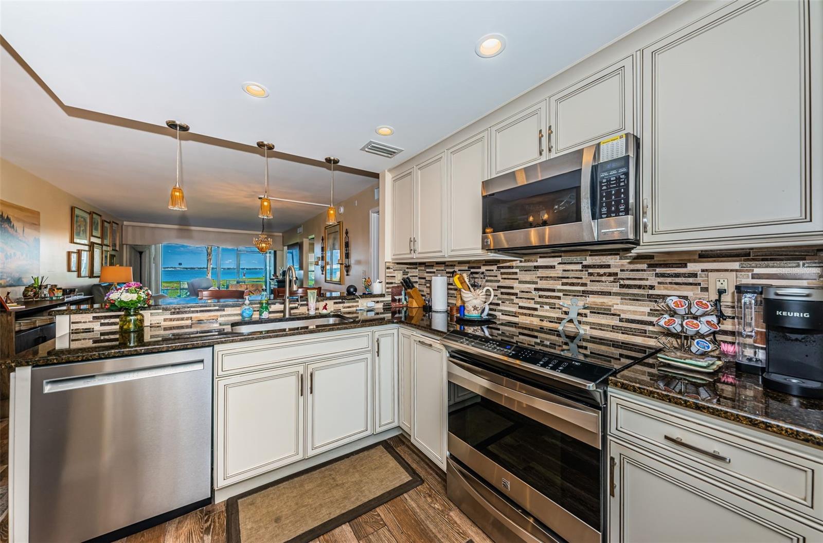 Photo 7 of 6211 SUN BLVD #115