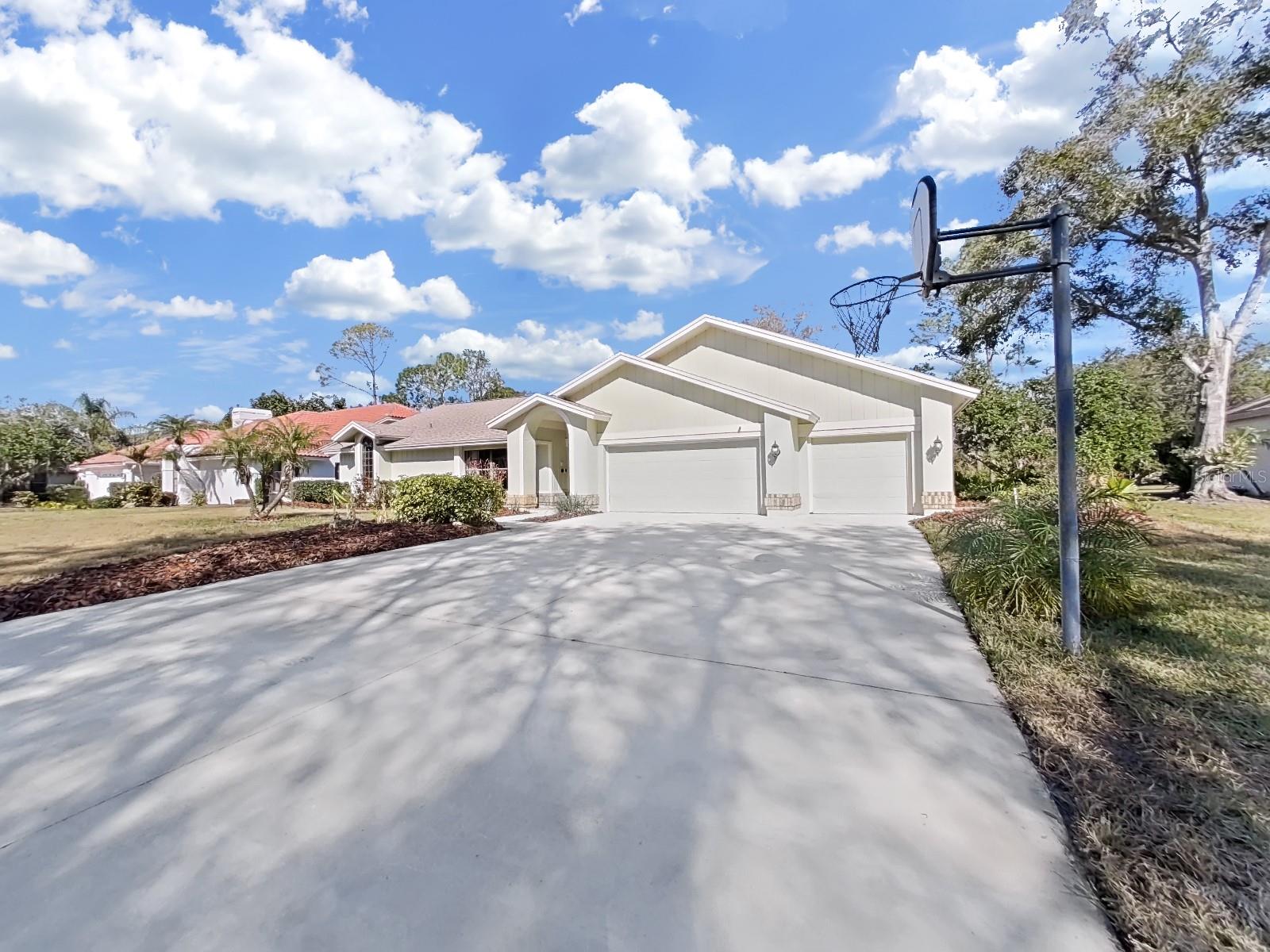 Photo 5 of 6205 IROQUOIS CT