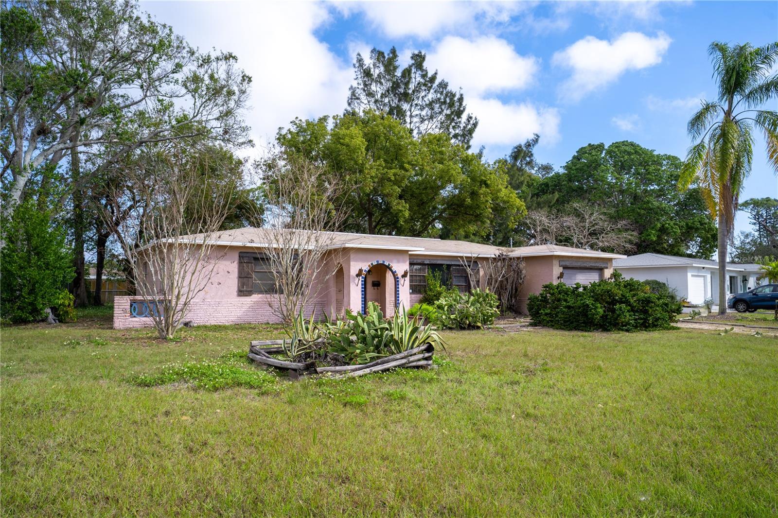 Photo of 737 BAY VISTA BLVD S