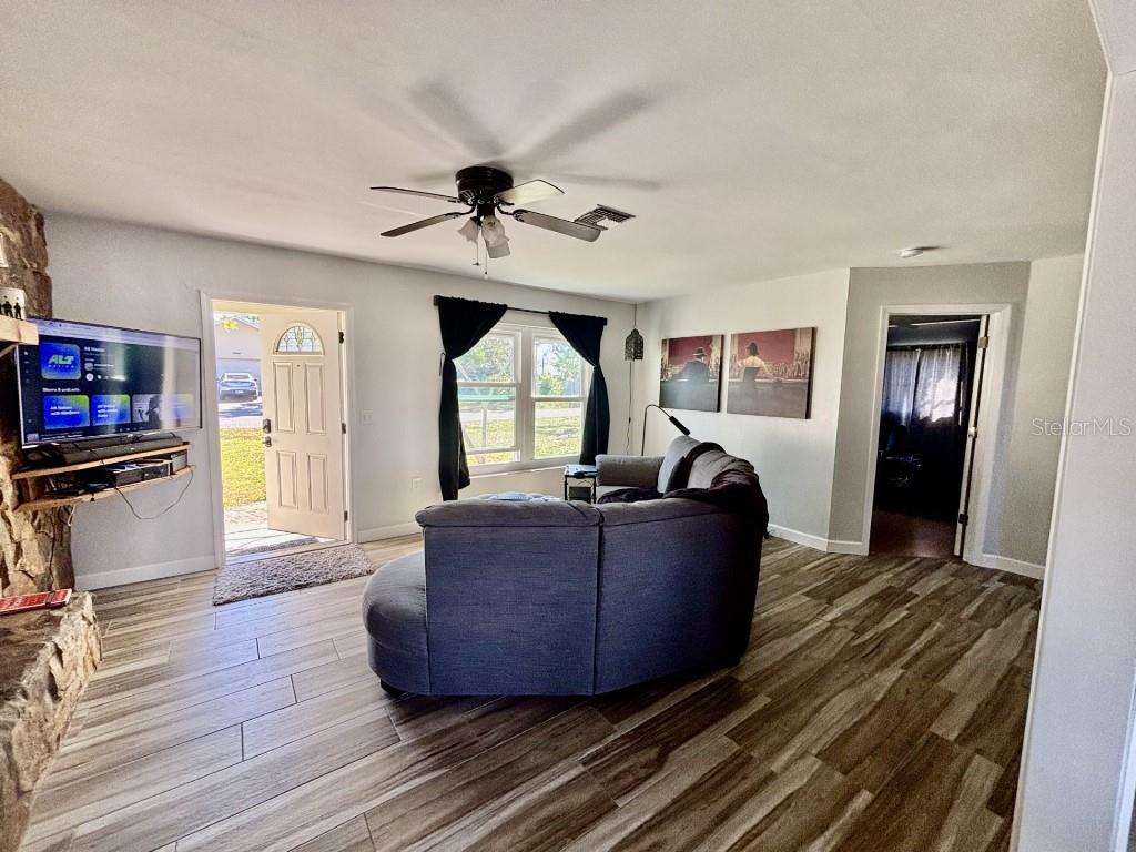 Photo 4 of 1156 POINCIANA RD