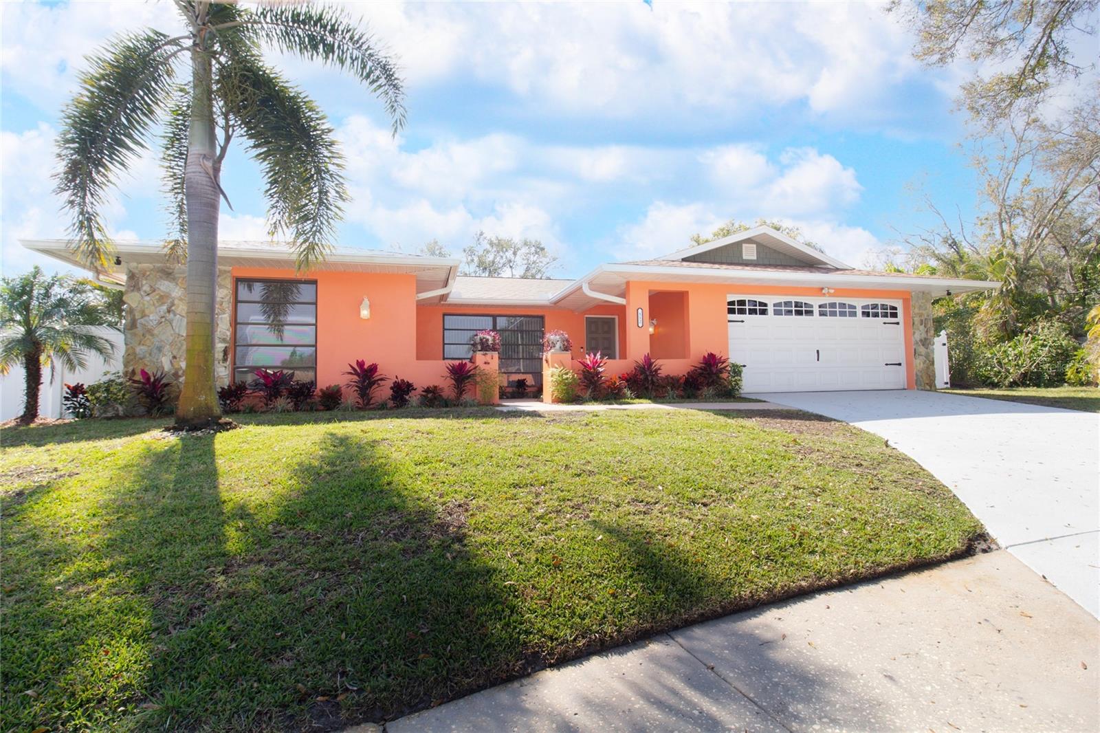 Photo of 112 FOREST CIR