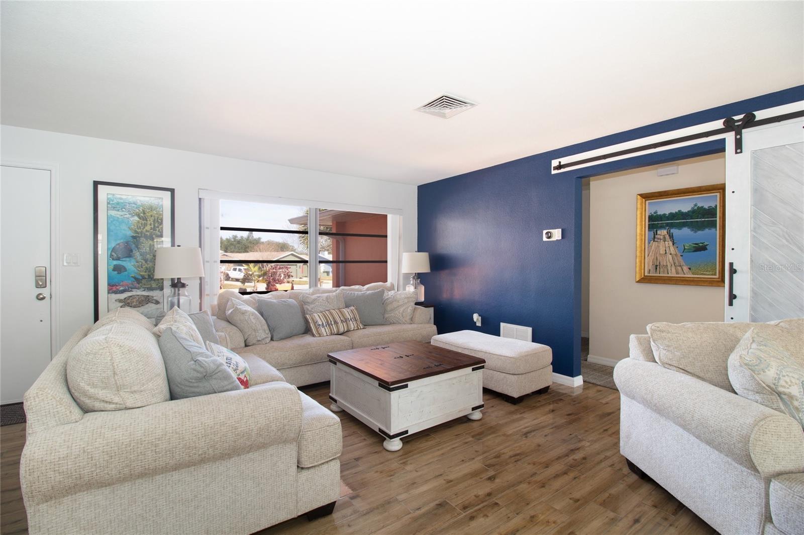 Photo 6 of 112 FOREST CIR