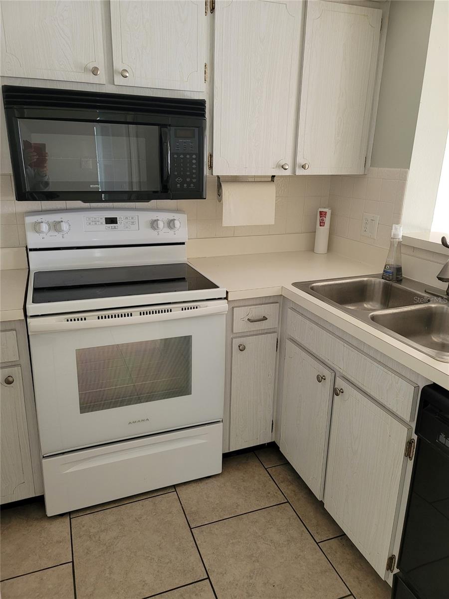 Photo 7 of 4715 JASPER DR #208