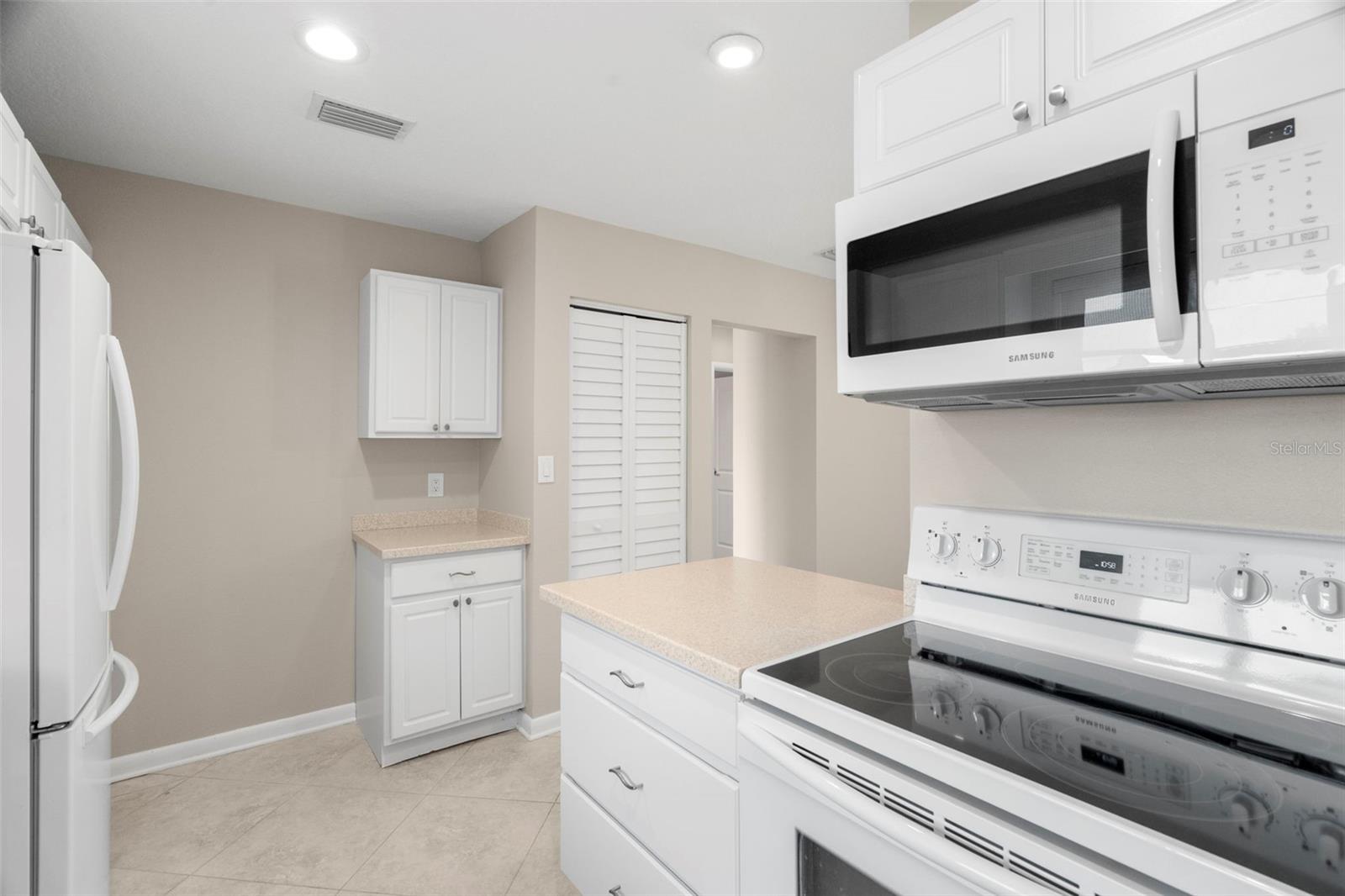 Photo 7 of 4215 E BAY DR #1601D
