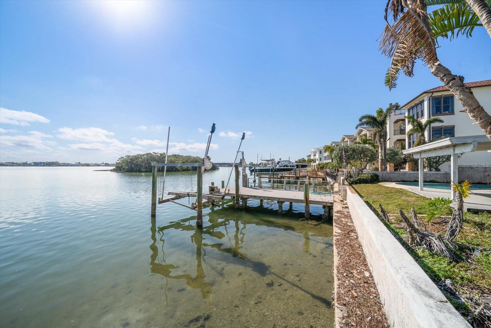 Photo 7 of 701 HARBOR DR