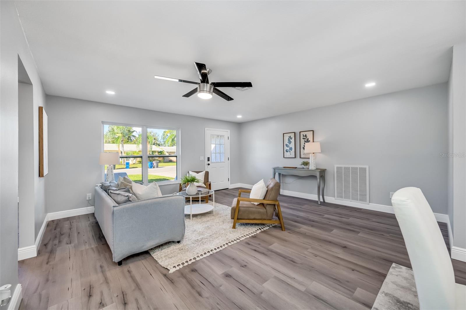 Photo 5 of 1811 FOREST DR