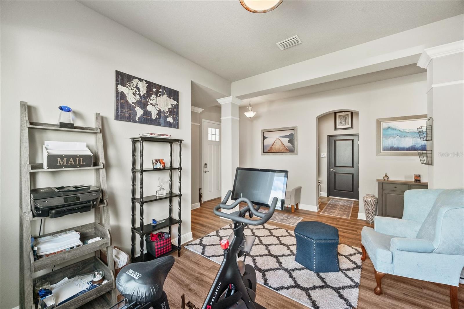 Photo 6 of 2575 CLAYMORE ST