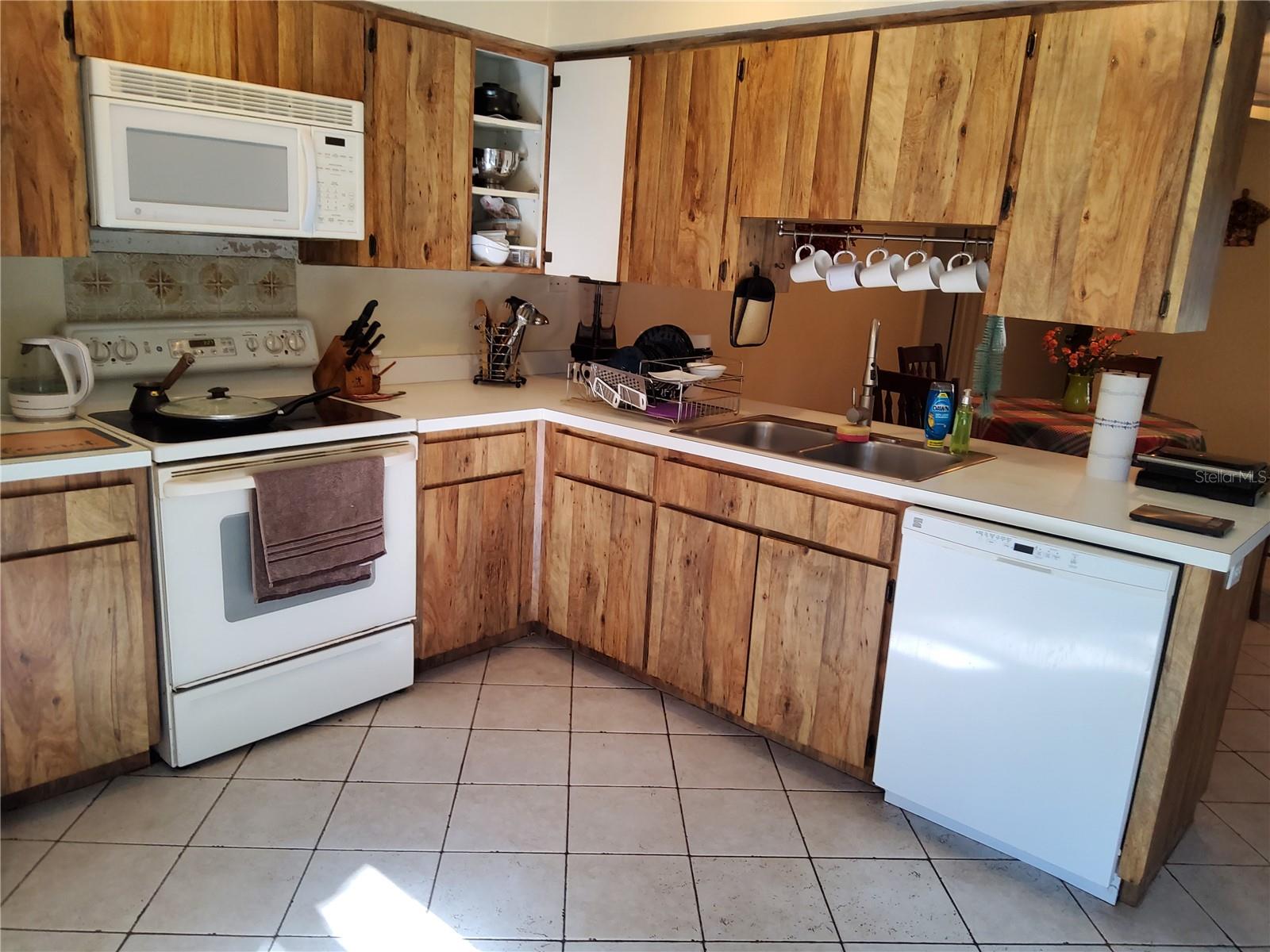 Photo 6 of 728 CREEKSIDE LN