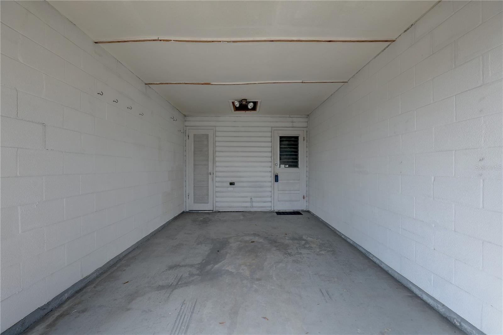 Photo 2 of 10116 TULIP ST N #10116