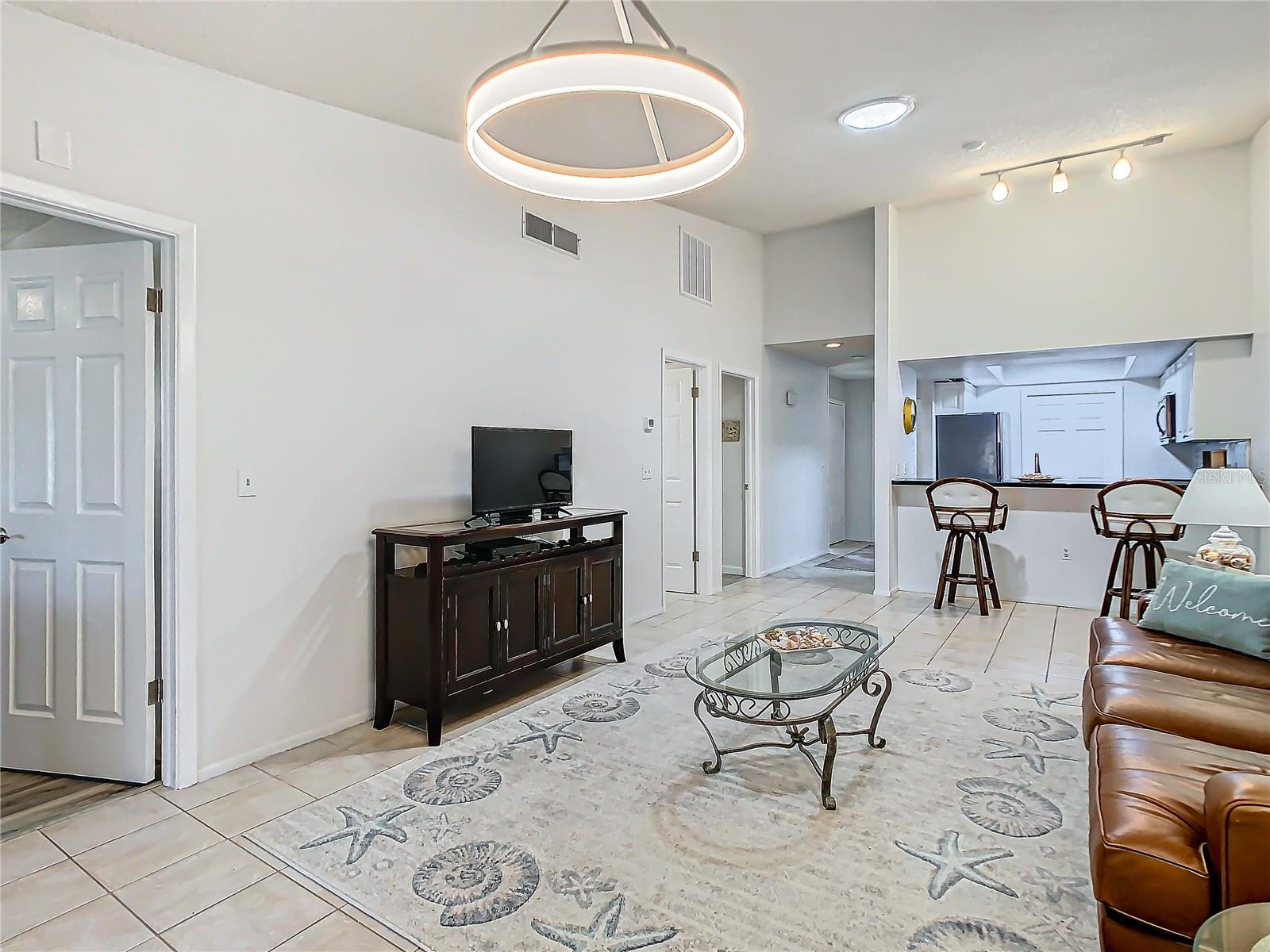 Photo 6 of 2606 OAK CIR