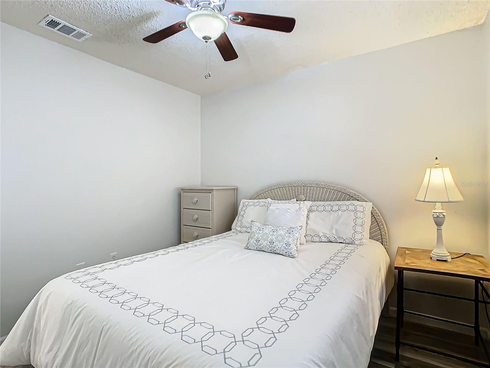 Photo 7 of 2606 OAK CIR