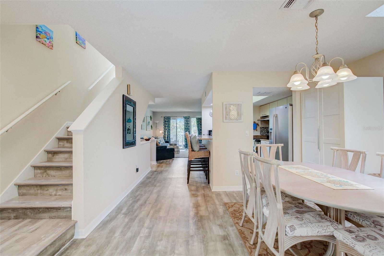 Photo 4 of 620 GARLAND CIR