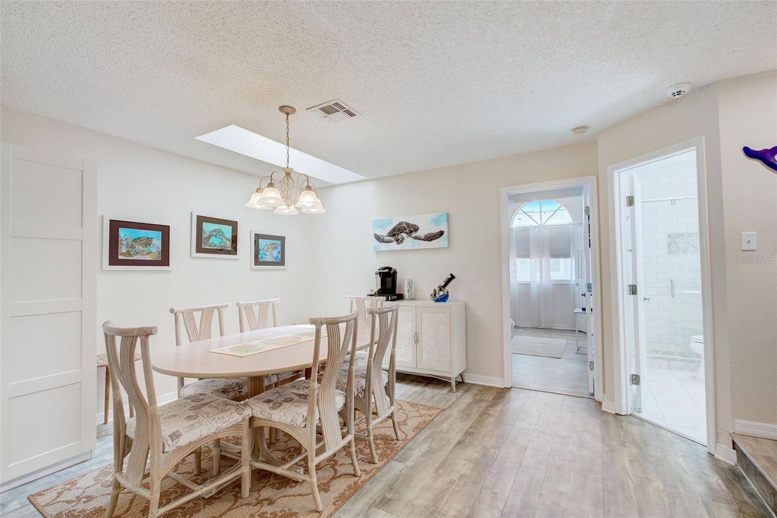 Photo 6 of 620 GARLAND CIR