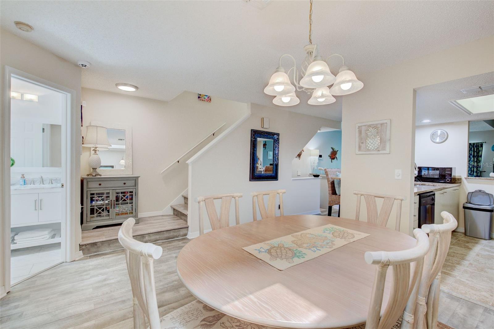Photo 7 of 620 GARLAND CIR