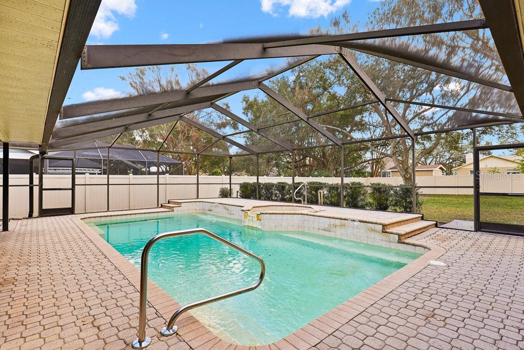 Photo 4 of 3917 APPLETREE DR