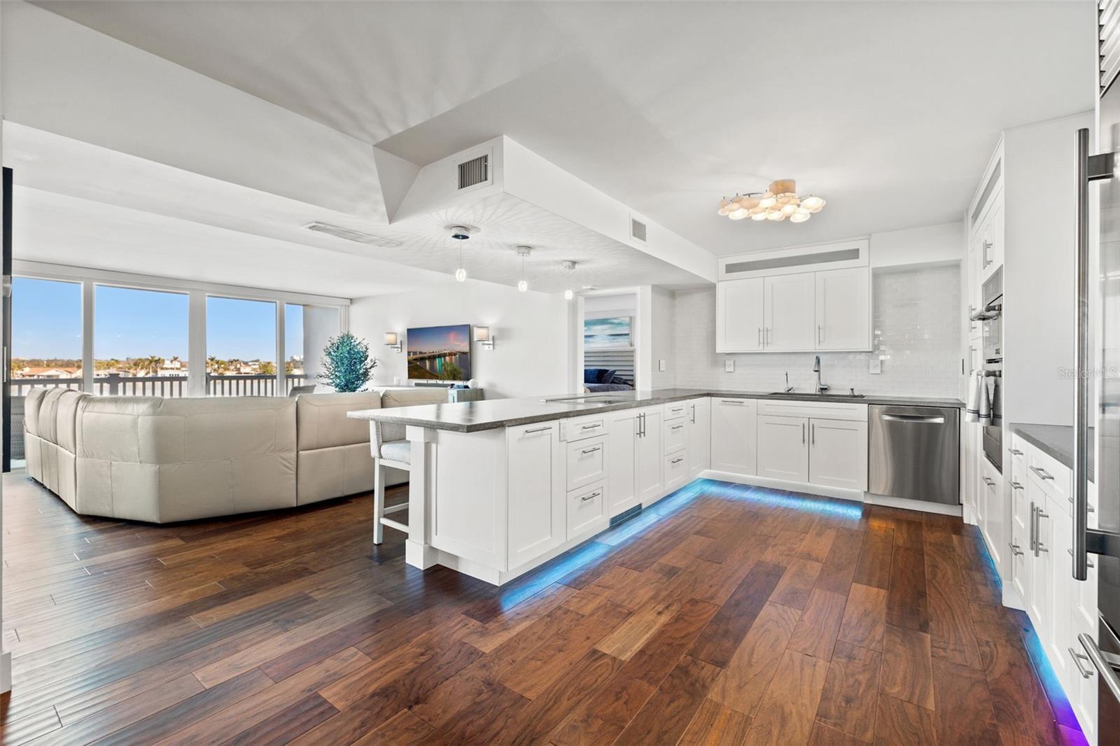 Photo of 500 TREASURE ISLAND CSWY #308