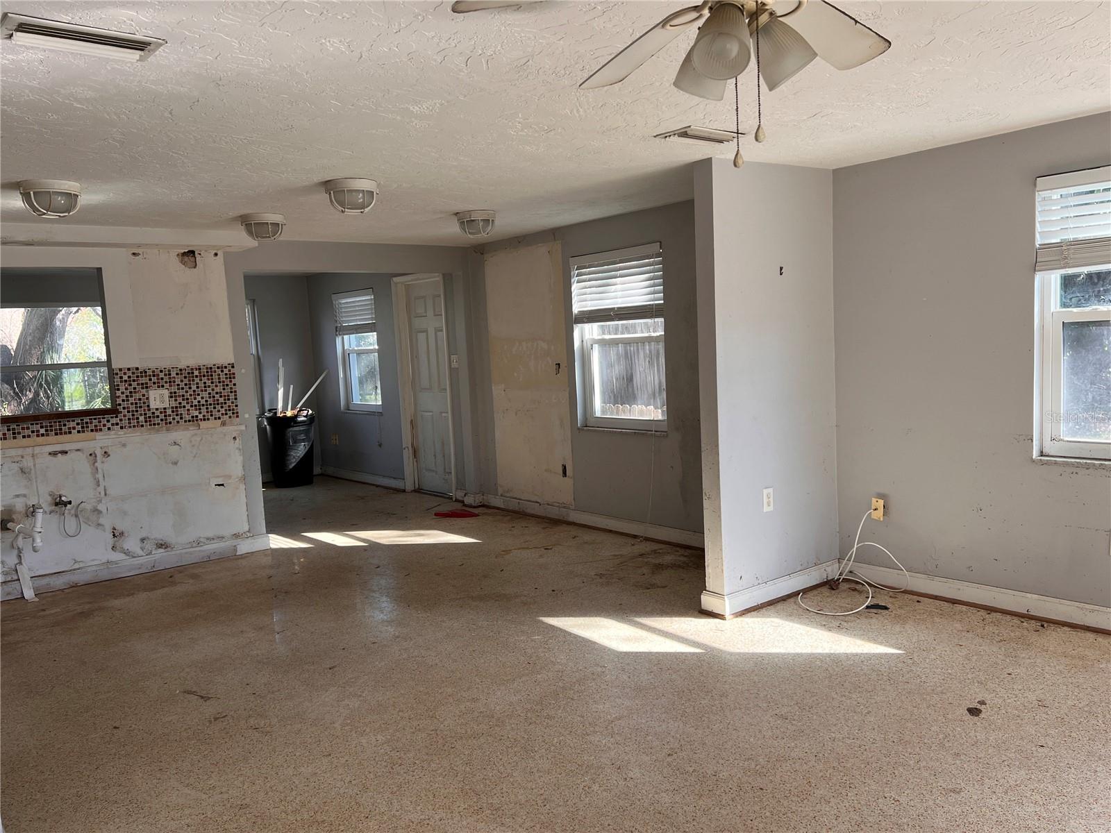 Photo 3 of 311 BANANA ST