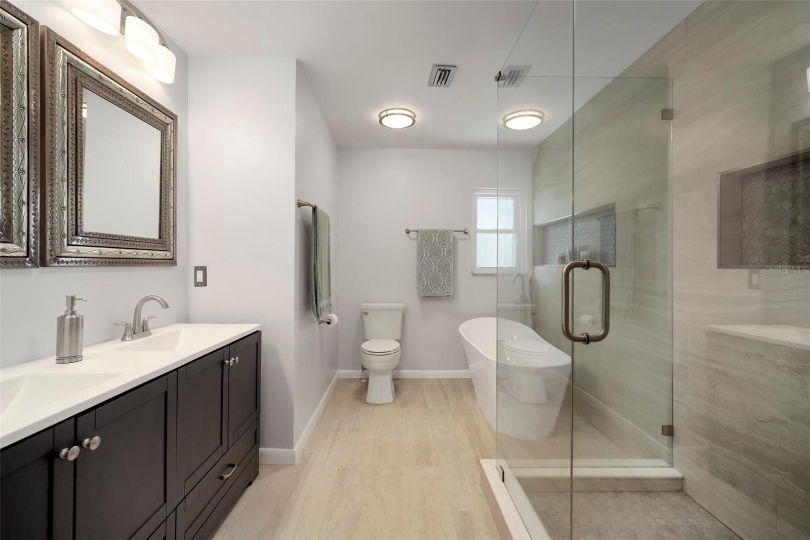 Photo 2 of 1904 PEPPERWOOD PL